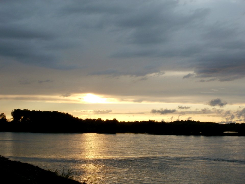 20110911Rhein_Rheinhausen2