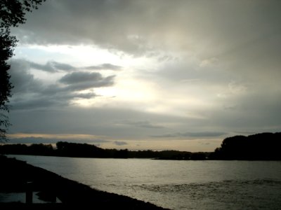 20110911Rhein_Rheinhausen1
