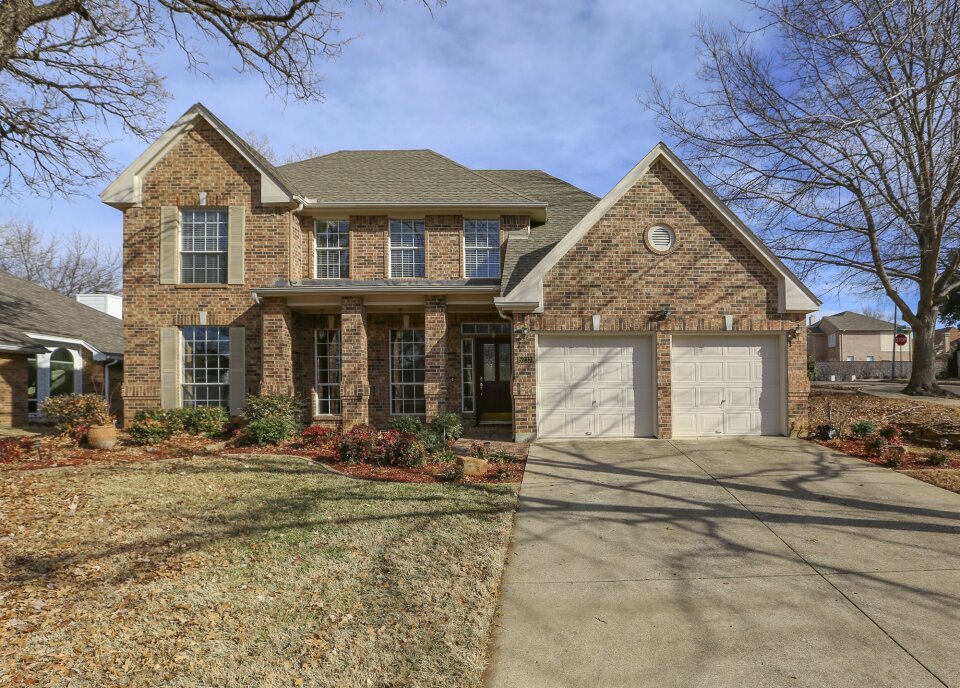 Curb appeal starter home frontal