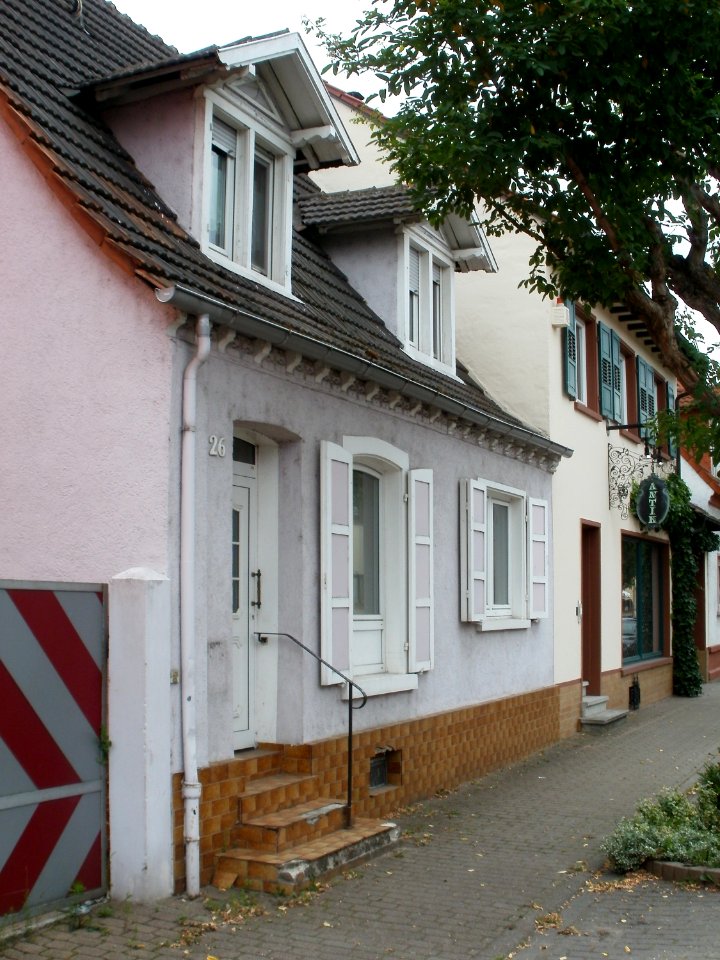 20110625St_Leoner_Str26_Neulussheim2