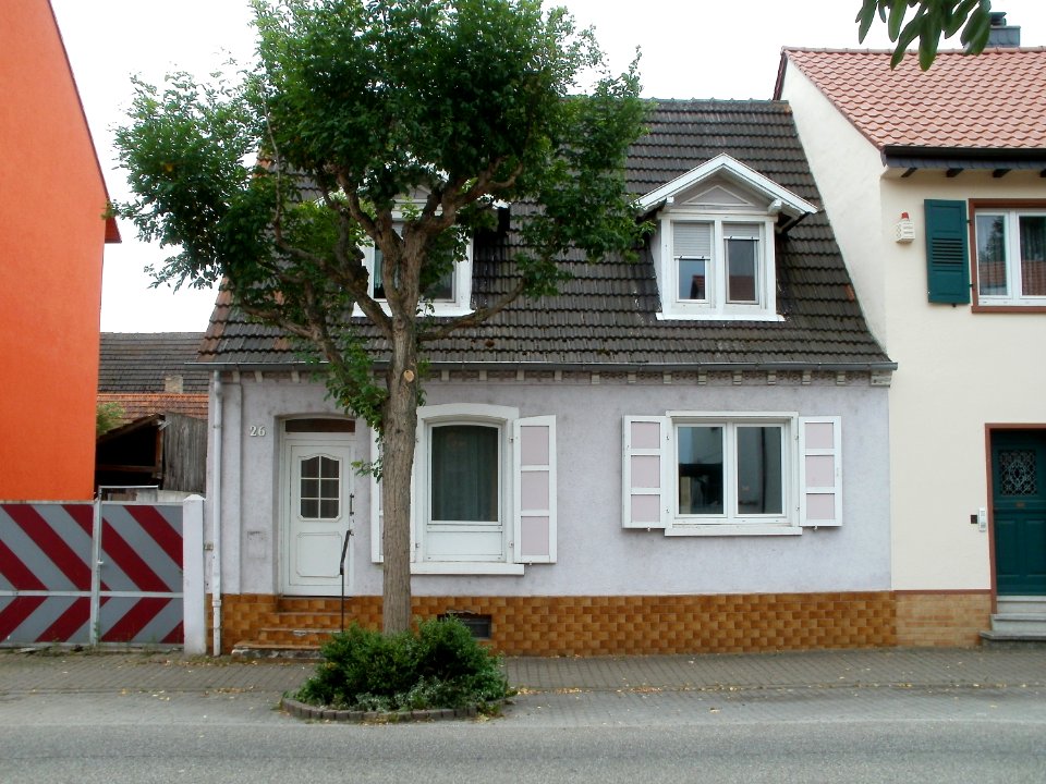 20110625St_Leoner_Str26_Neulussheim1