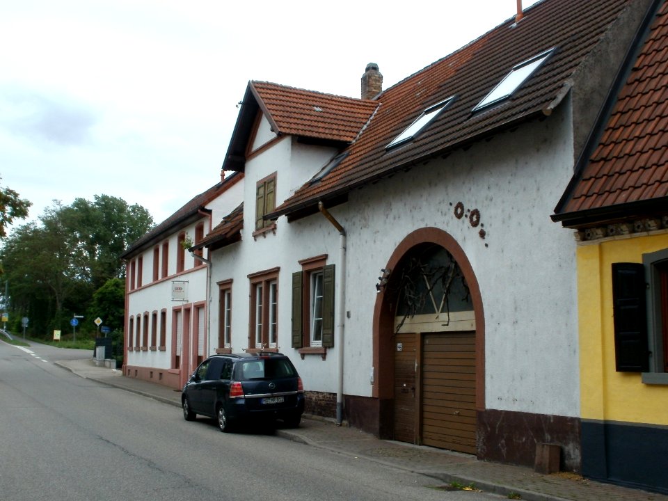 20110625St_Leoner_Str46_Neulussheim2