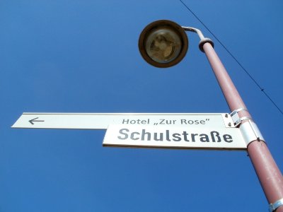 20110628Strassenschild_Laterne_Ketsch