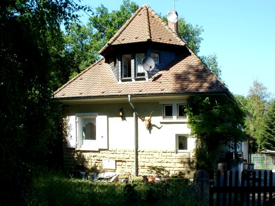 20110525Bahnwaerterhaus_Schwetzingen1