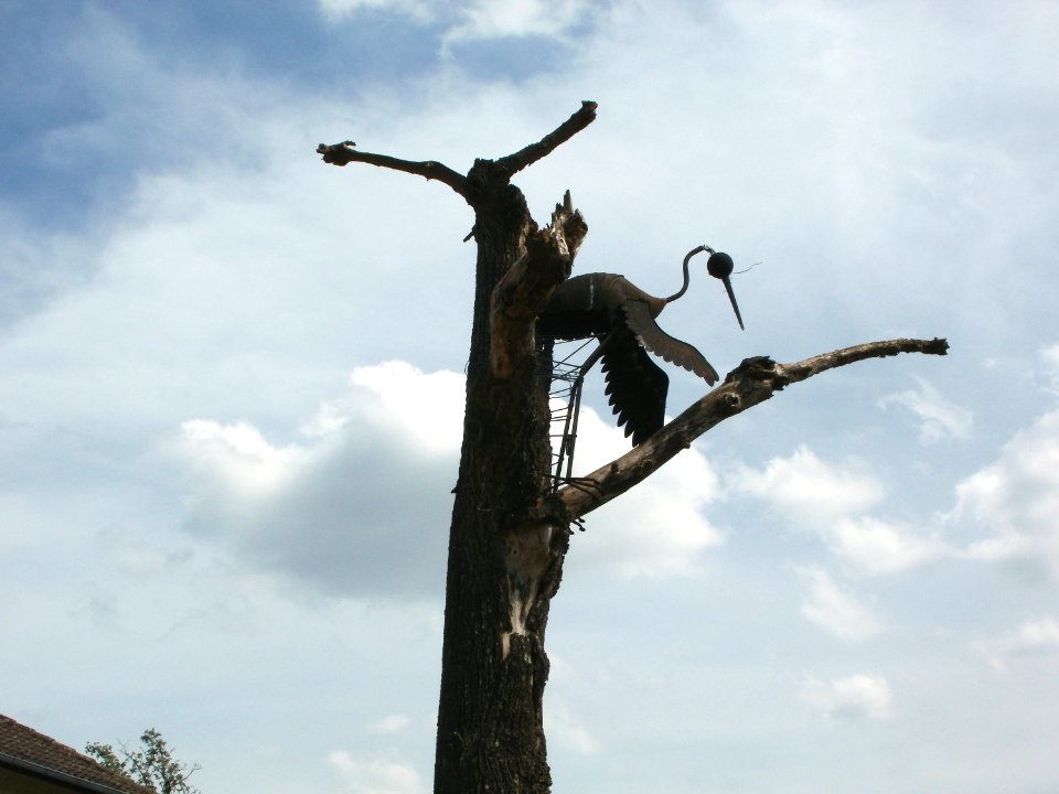 20110524Vogelfigur_Flugplatz_Hockenheim