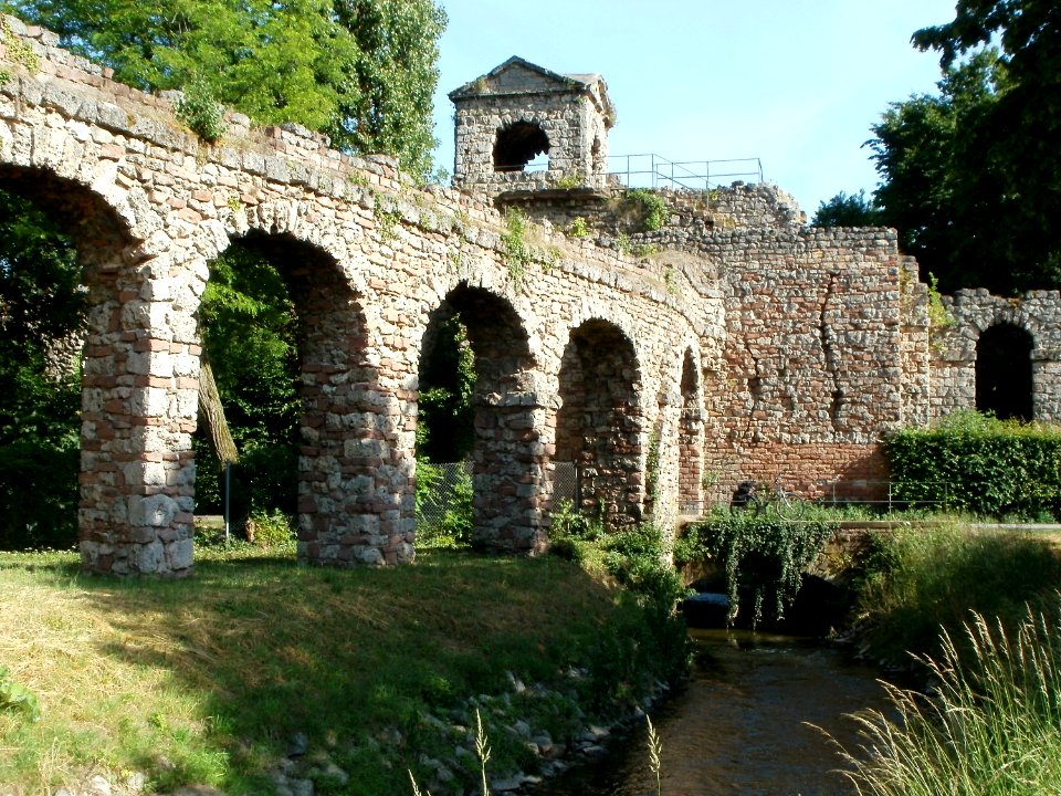 20110529Roemisches_Wasserkastell_Schwetzingen2