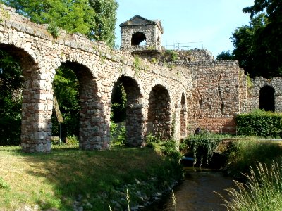 20110529Roemisches_Wasserkastell_Schwetzingen2