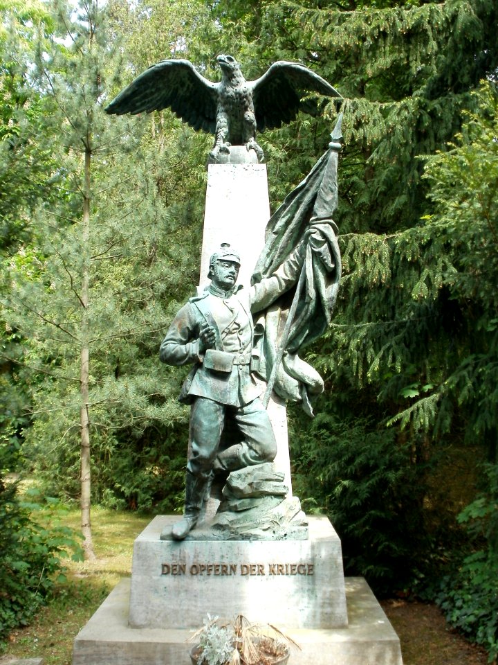 20110506Kriegerdenkmal_Hockenheim1