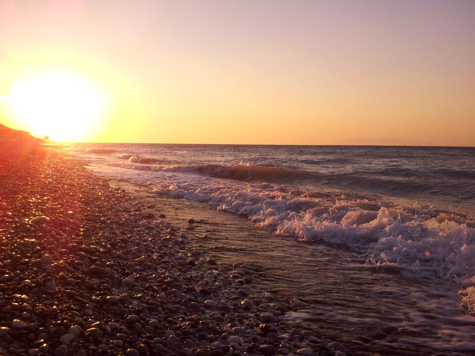 Pebbles horizon wave