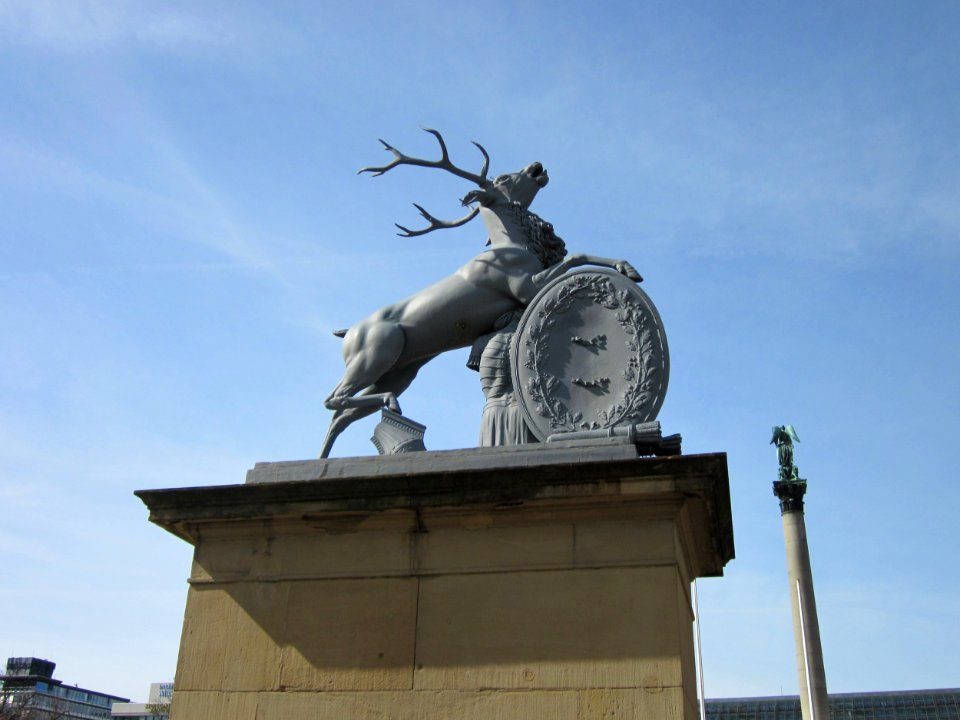 20130316Neues_Schloss_Stuttgart_Hirsch