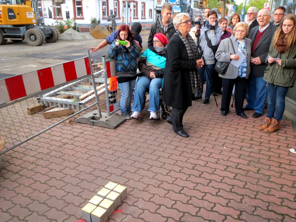 20131107Stolpersteine_Hockenheim02