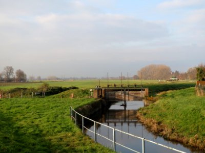 20131201Stauwehr_Flugplatz