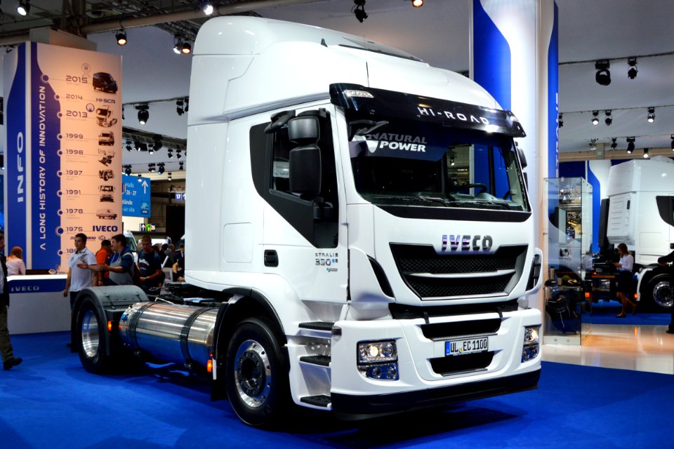 2014_Iveco_Stralis_330_CNG._Spielvogel