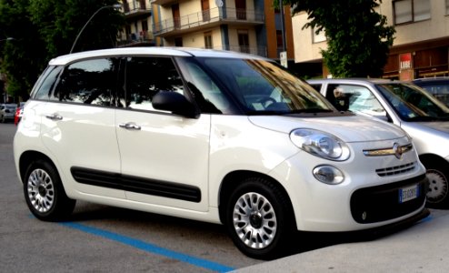 2014_Fiat_500L_1.3_Multijet_Pop_front