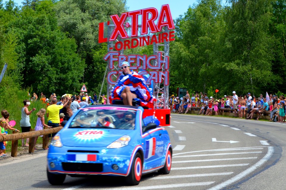 2014_Tour_de_France._Caravane_x-tra_3._Free_image_Spielvogel._Zero_copyright