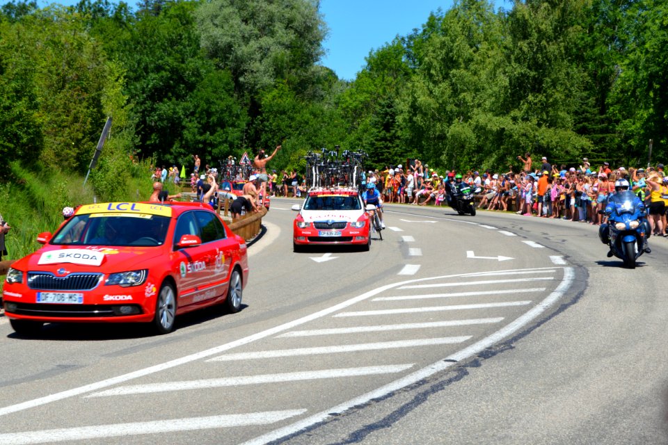 2014-07-16_Etape_11_du_Tour_de_France._Skoda._Dernier_coureur._Free_image_Spielvogel._No_copyright