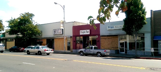 2014_South_Napa_earthquake_Vallejo_Tennessee_Street_boarded_up_windows
