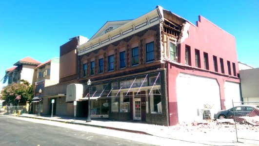 2014_South_Napa_Earthquake_Napa_Law_Center_building
