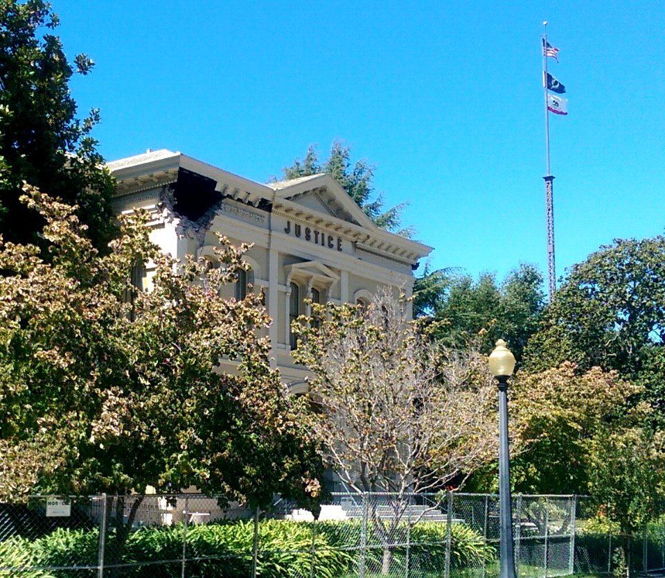 2014_South_Napa_earthquake_Old_Courthouse