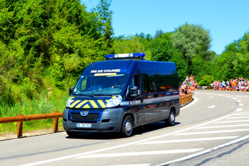2014-07-16_Tour_de_France._Voiture_Fin_de_course._Free_image_Spielvogel._No_copyright