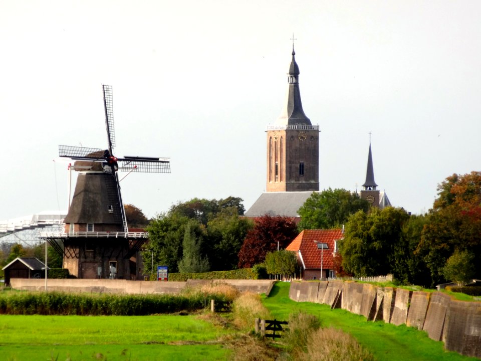 20131018_Zicht_op_Hasselt_met_Stenendijk_molen_de_Zwaluw_Grote_Kerk_en_rk_Stephanuskerk