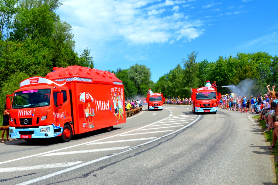 2014_Tour_de_France._Caravane_Vittel_3._Free_image_Spielvogel._Zero_copyright