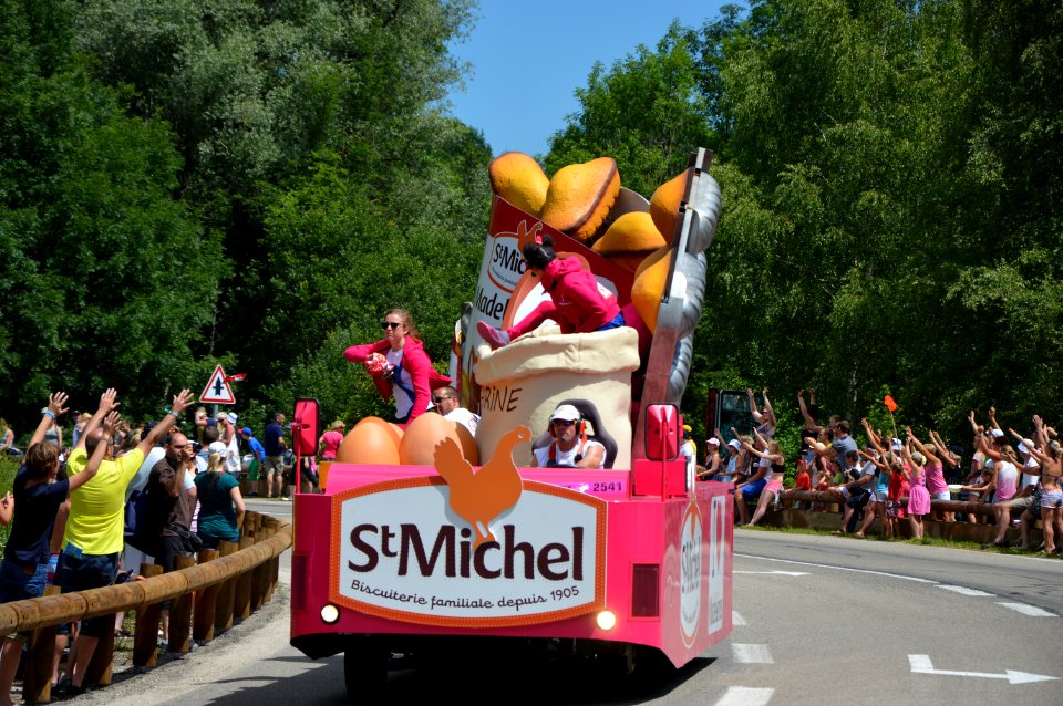 2014_Tour_de_France._Caravane_St._Michel_3._Free_image_Spielvogel._Zero_copyright