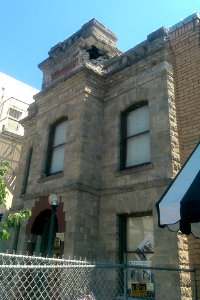 2014_South_Napa_earthquake_Goodman_Library_building