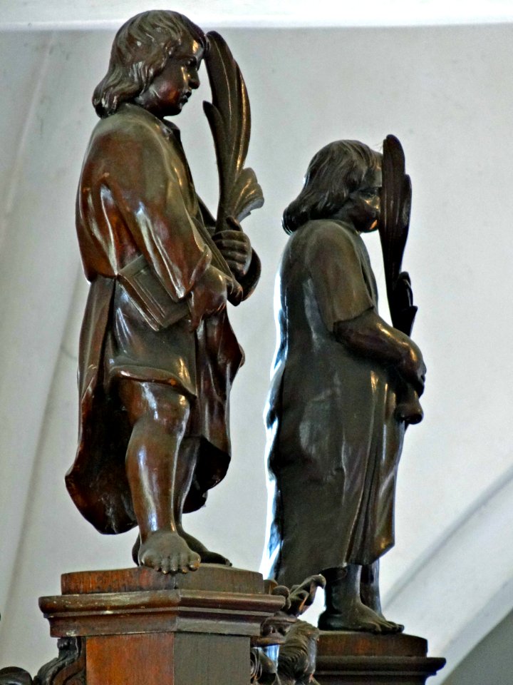 20130617_Beelden_op_klankbord_preekstoel_kerk_Uithuizen