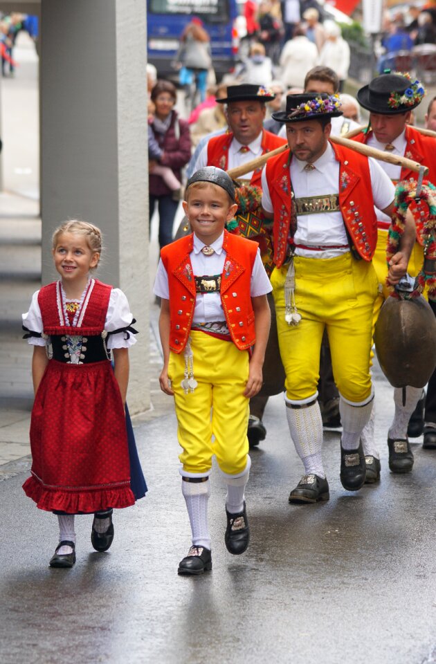 Sennen costume singing