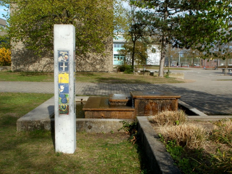 20120422Brunnen_Lusshardtschule_Neulussheim1