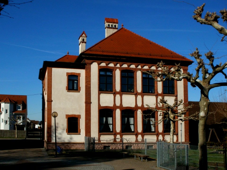 20120401St_Leoner_Str8_Neulussheim1