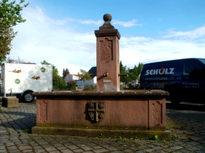 20120422Brunnen_Messplatz_Neulussheim3