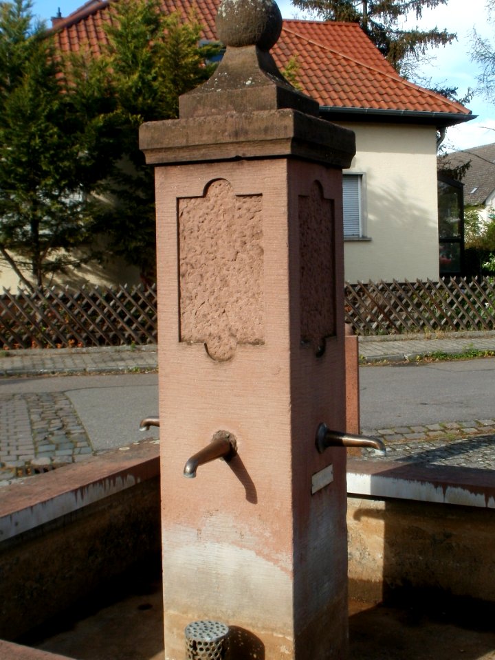 20120422Brunnen_Messplatz_Neulussheim4