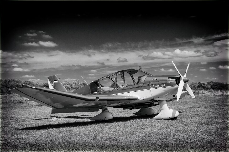 Low-wing monoplane france propeller