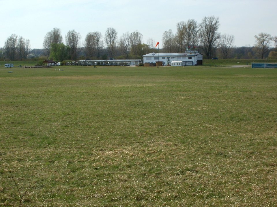 20120402Flugplatz_Herrenteich1
