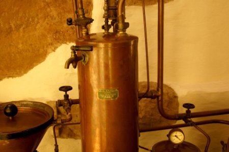 2013.10.01.111207_Condenser_distillation_device_Deutsches_Apothekenmuseum_Castle_Heidelberg photo