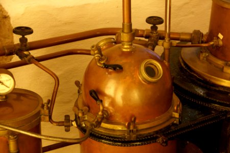 2013.10.01.111222_Kettle_distillation_device_Deutsches_Apothekenmuseum_Castle_Heidelberg