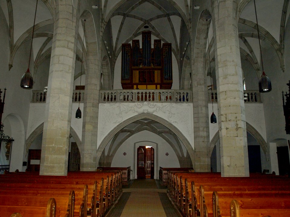 2013.10.26_-_Melk_-_Kath._Pfarrkirche_Mariae_Himmelfahrt_mit_Ölberggruppe_und_Kriegerdenkmal_-_13