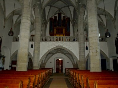 2013.10.26_-_Melk_-_Kath._Pfarrkirche_Mariae_Himmelfahrt_mit_Ölberggruppe_und_Kriegerdenkmal_-_13