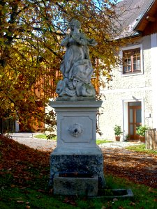 2013.10.21_-_Kilb_-_Brunnen_Kettenreith_-_01