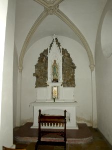 2013.10.26_-_Melk_-_Kath._Pfarrkirche_Mariae_Himmelfahrt_mit_Ölberggruppe_und_Kriegerdenkmal_-_15