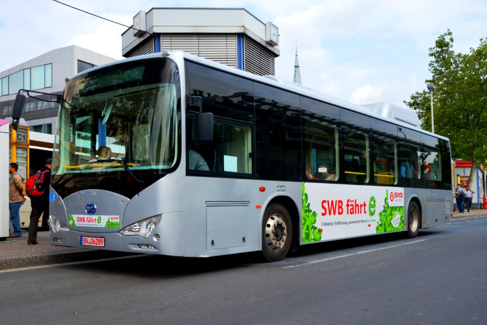 2013_in_Bonn._BYD_ebus_(electrical_bus)._Bus_facing_left_1._Spielvogel