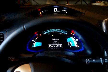 2013_Nissan_Leaf_dashboard