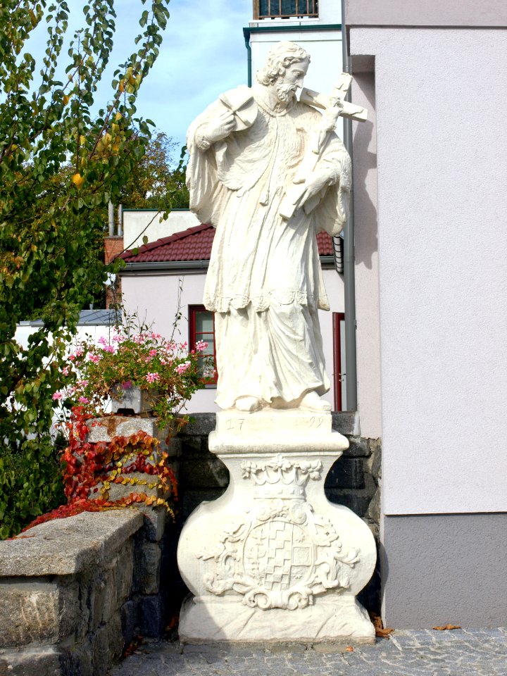 2013.10.21_-_Ybbs_an_der_Donau_-_hl._Johannes_Nepomuk_Burgplatz_8_-_01