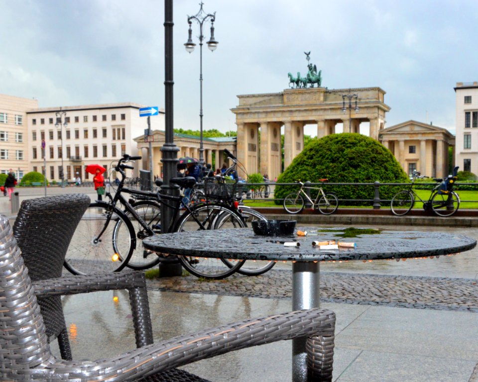 2013_Berlin_Brandenburg_Gate._Sad_raindrops_falling_from_a_smoky_table._Spielvogel