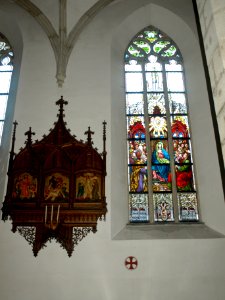2013.10.26_-_Melk_-_Kath._Pfarrkirche_Mariae_Himmelfahrt_mit_Ölberggruppe_und_Kriegerdenkmal_-_14