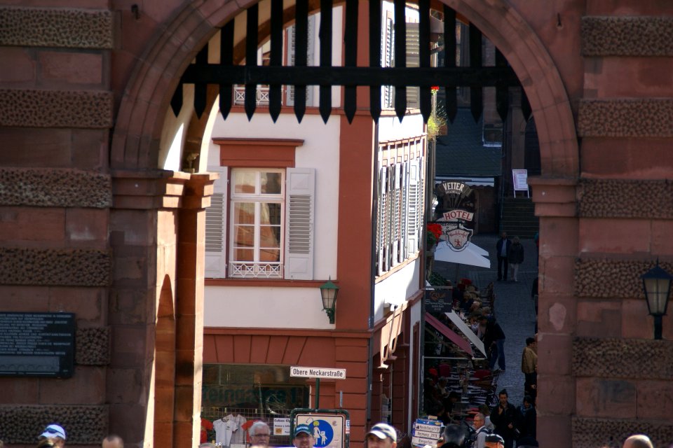 2013.10.01.140418_Gate_Alte_Brücke_Heidelberg