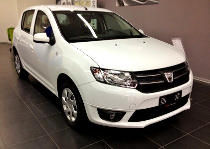 2013_Dacia_Sandero_II_front