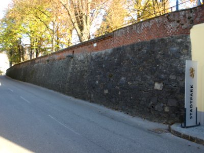 2013.10.26_-_Melk_-_Umfriedung_Abt_Karl-Straße_4_-_03